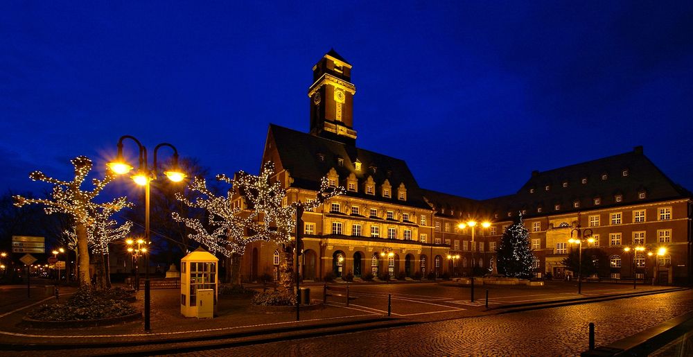 Bilder Von What A Döner Bottrop Rathaus in Bottrop... Foto & Bild | nachtaufnahme, architektur, blaue