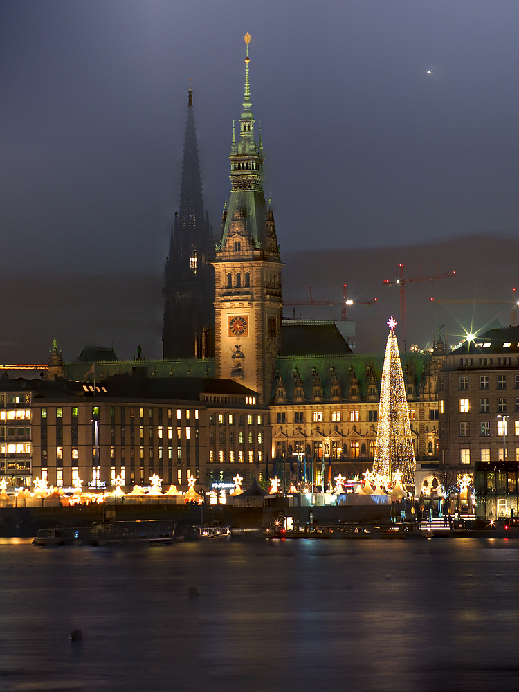 Rathaus in der Vorweihnachtszeit