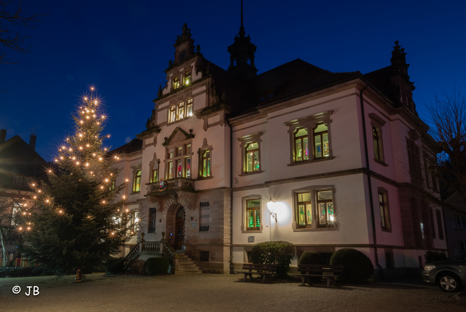 Rathaus in Schönau im Schwarzwald im Abendlicht