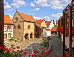 Rathaus Innenhof und Romanisches Haus