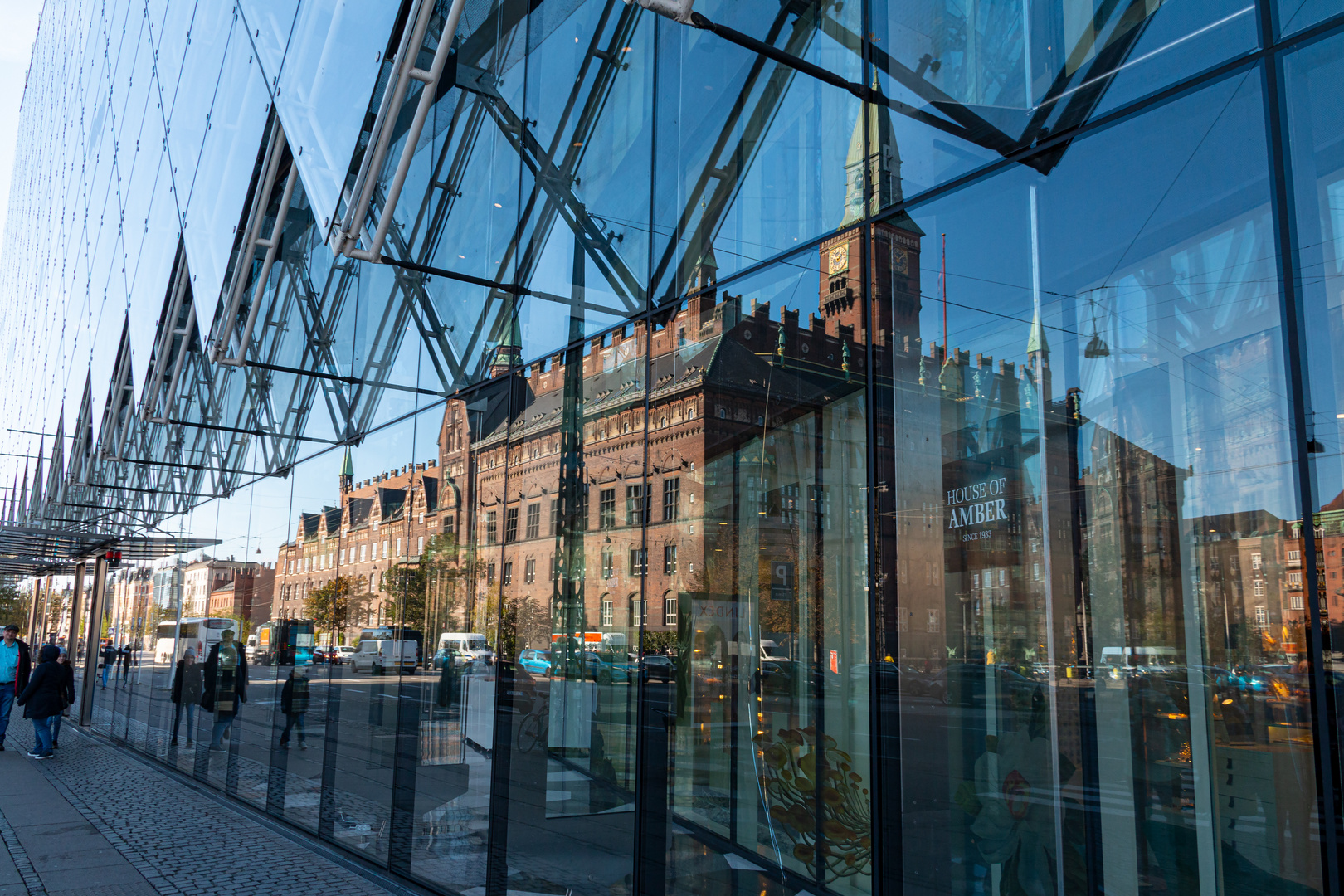 Rathaus Kopenhagen im Spiegel