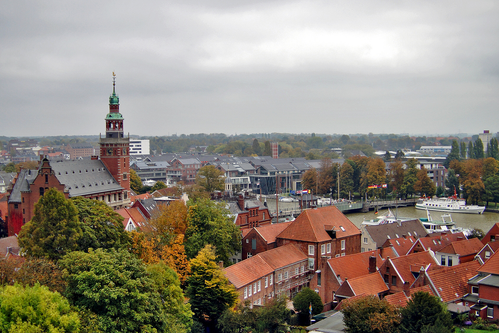 Rathaus Leer und Dr.-vom-Bruch-Brücke