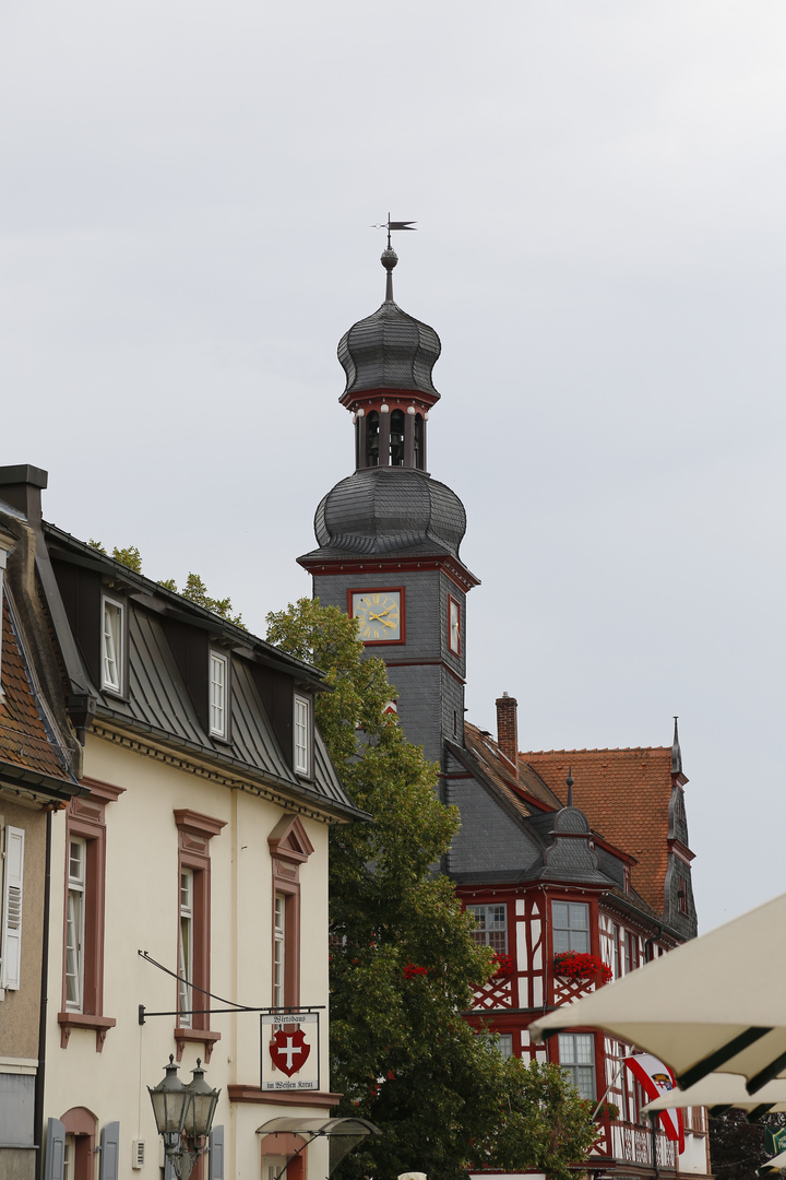 Rathaus Lorsch und Gaststätte "Zum Weißen Kreuz"