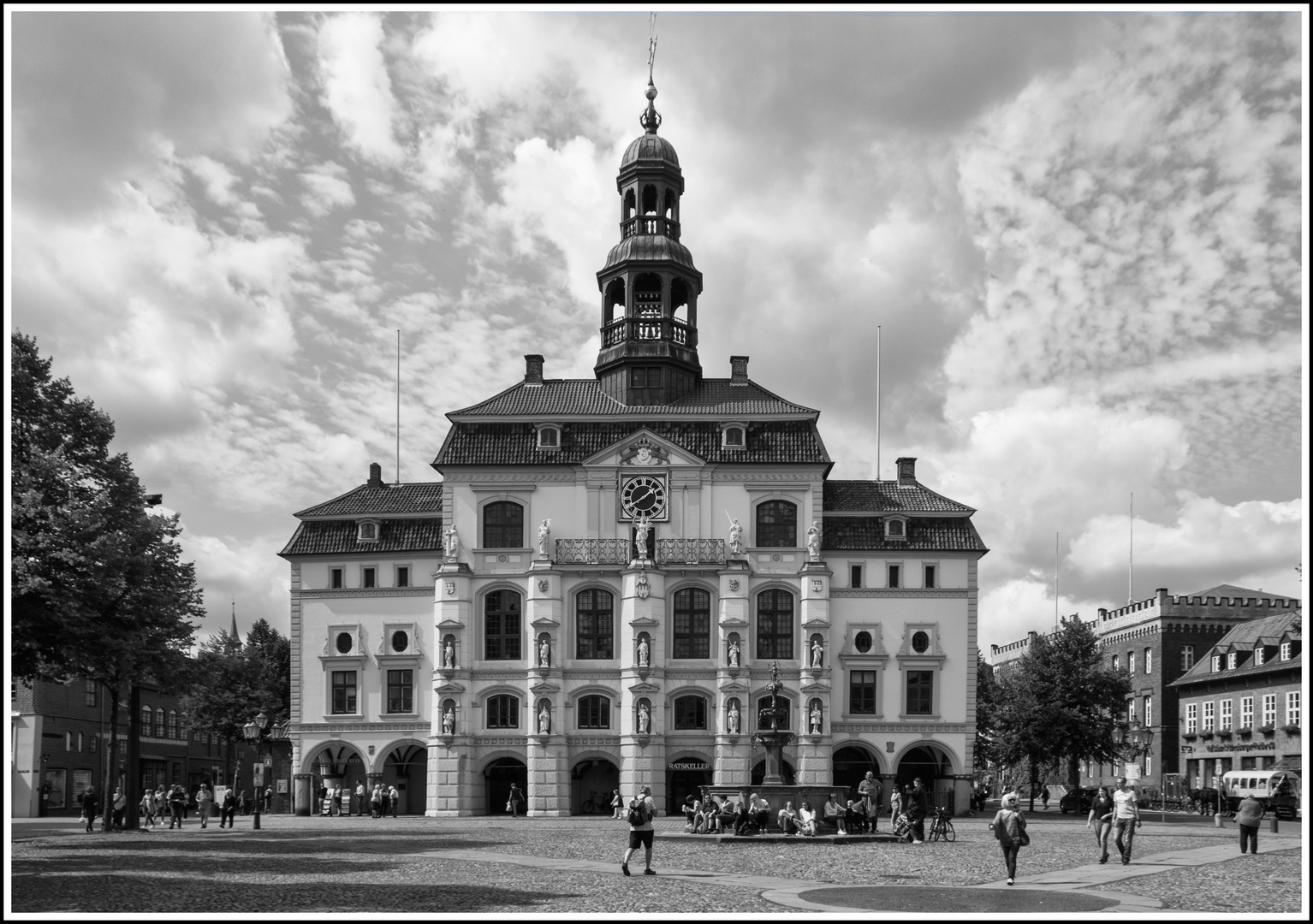 Rathaus Lüneburg     (Lün  036 sw  rh 017).jpg)