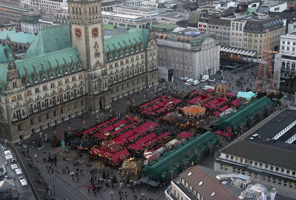 Rathaus - Markt - von - oben