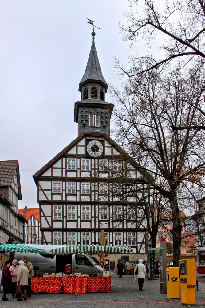 Rathaus mit Adventskalender