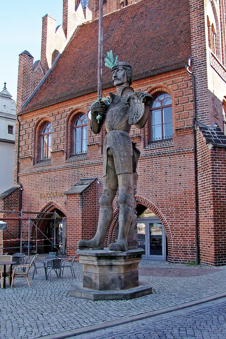 Rathaus mit dem Roland in Stendal
