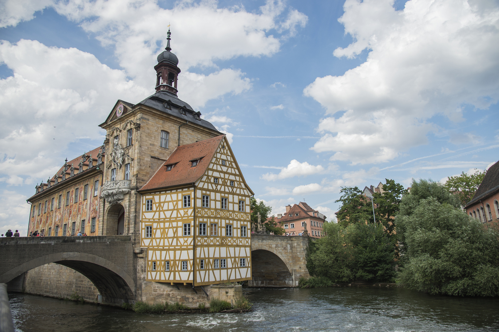 Rathaus mit feuchten Füssen