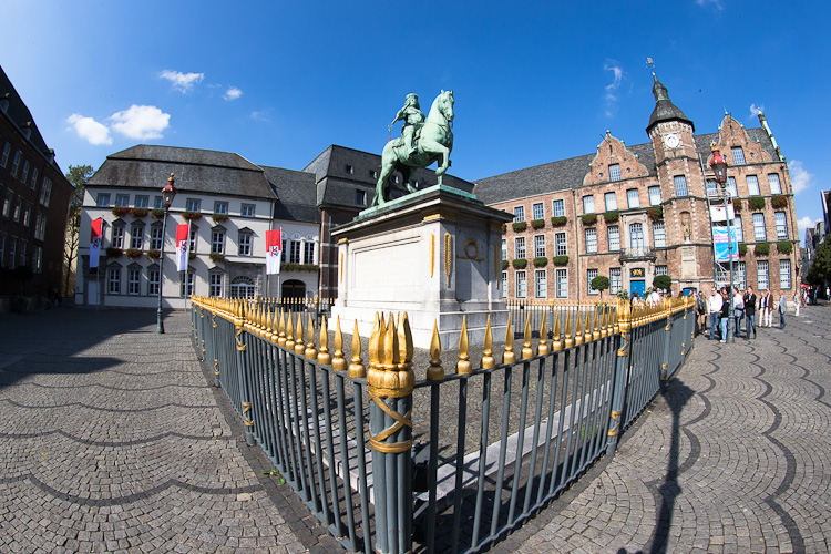 Rathaus mit Manes Meckenstock