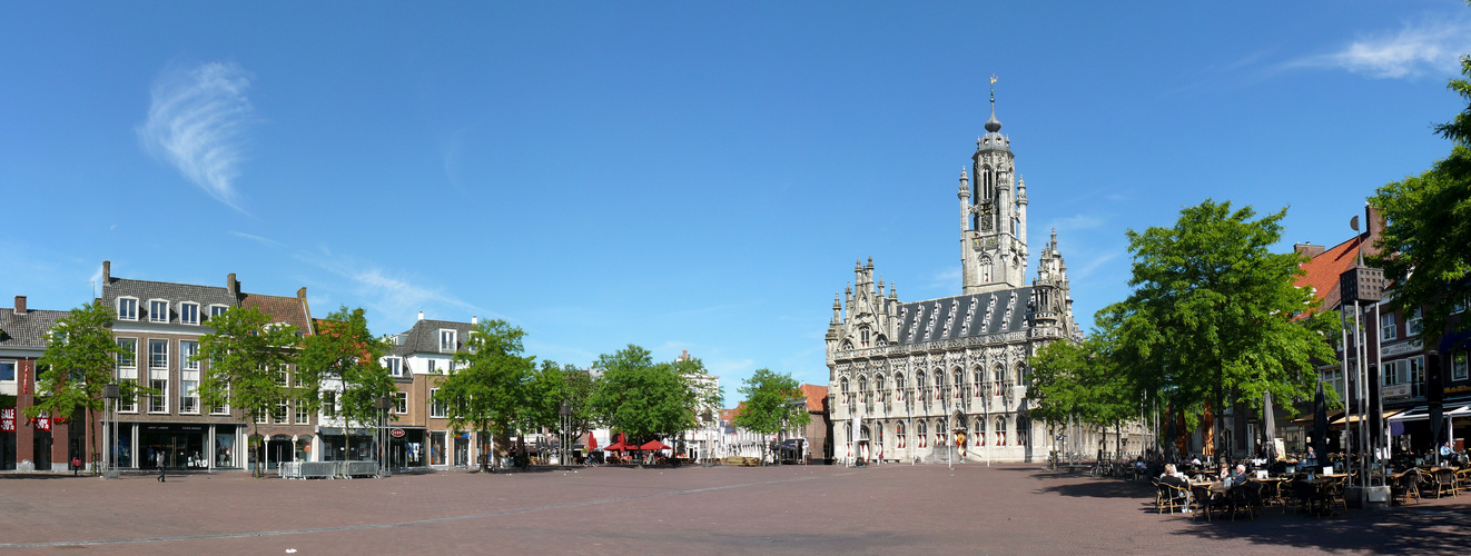 Rathaus mit Marktplatz von Middelburg