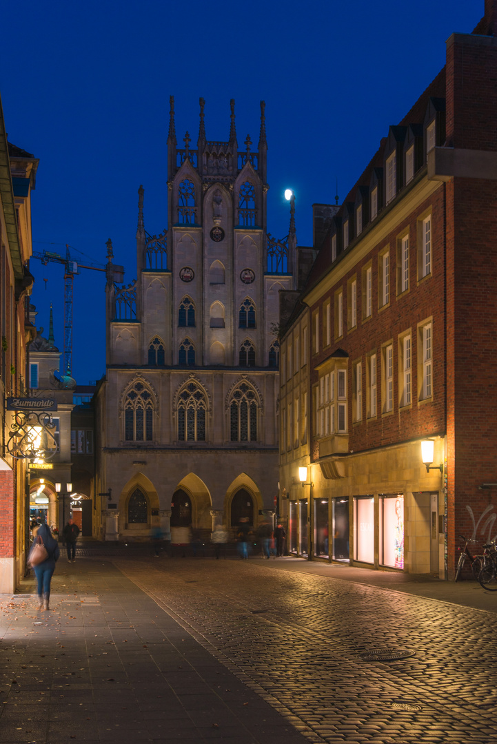 [ Rathaus mit Mond, Münster ]