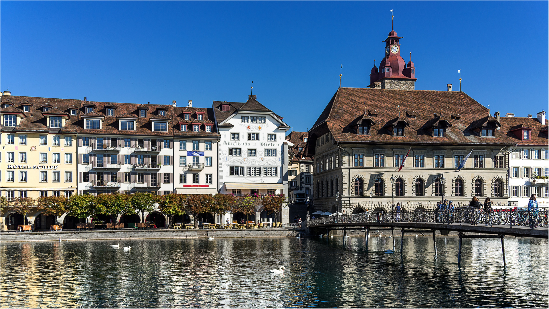 Rathaus mit Rathaussteg