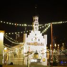 Rathaus mit Weihnachtsbeleuchtung