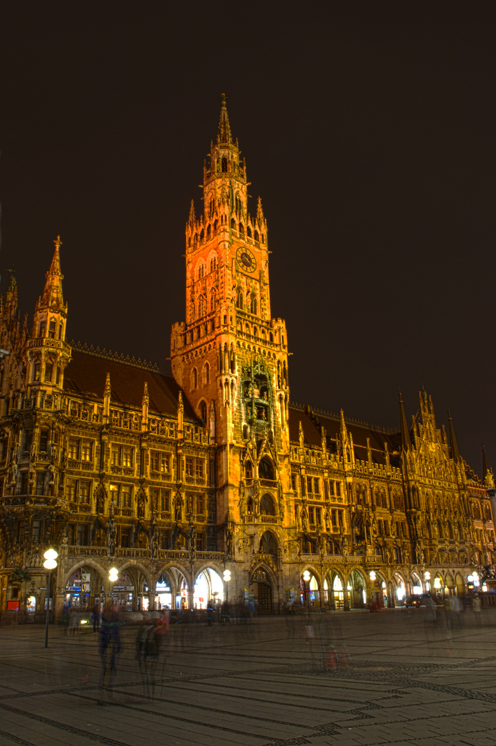 Rathaus München bei Nacht