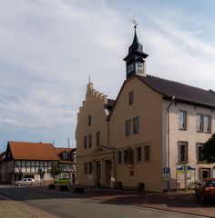 Rathaus Oebisfelde mit dem Roland