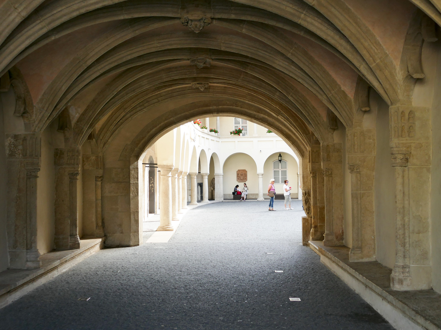 RATHAUS PASSAGE BRATISLAVA