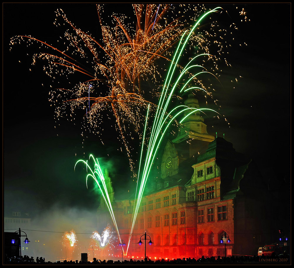 Rathaus Recklinghausen hinter Feuerwerk