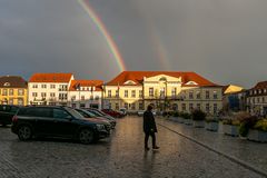 Rathaus Ribnitz-Damgarten unter einem Regenbogen