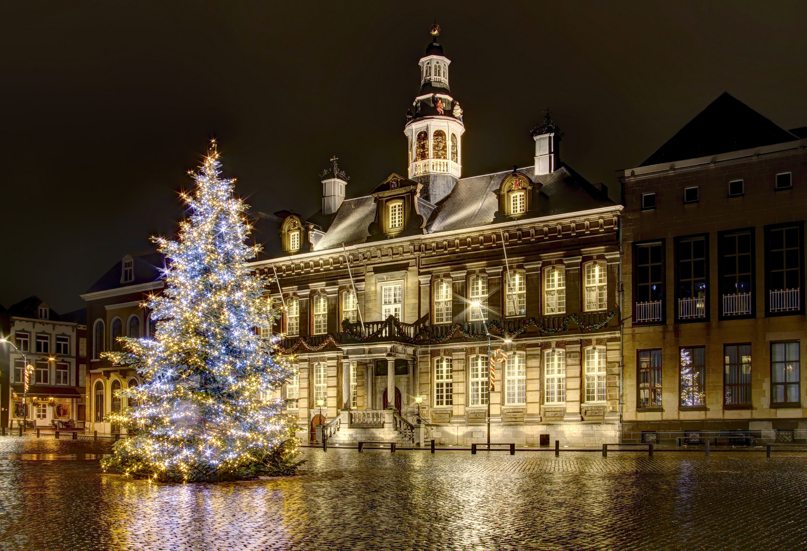 Rathaus Roermond Foto & Bild | weihnachten, nachtaufnahme