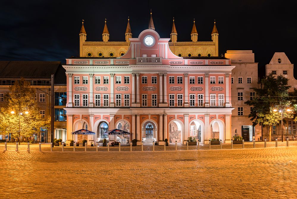 Rathaus Rostock Foto & Bild ostsee, nachtaufnahme, architektur Bilder auf
