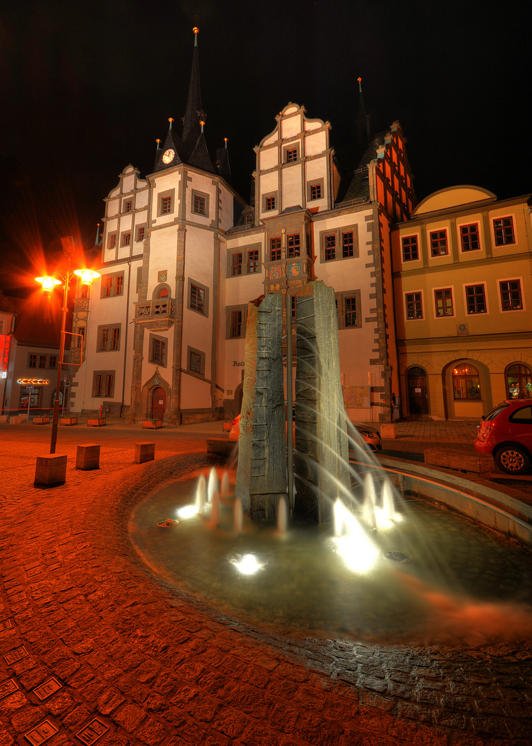 Rathaus Saalfeld bei Nacht