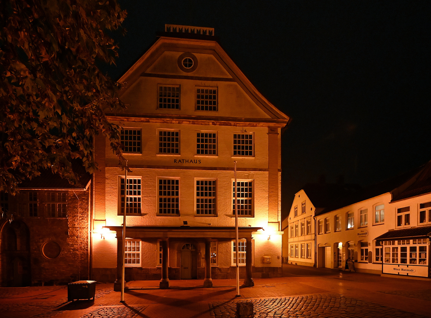 Rathaus Schleswig in der Nacht