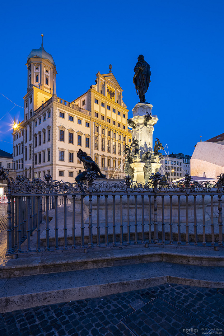 Rathaus und Augstusbrunnen