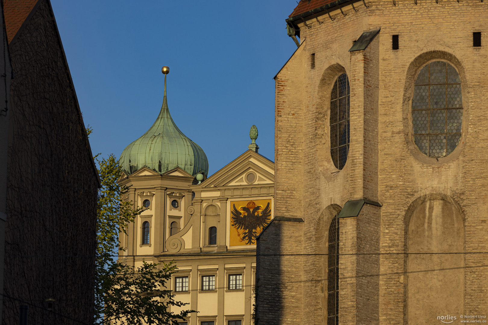 Rathaus und Barfüßerkirche