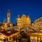 Rathaus und Christkindlesmarkt in Augsburg