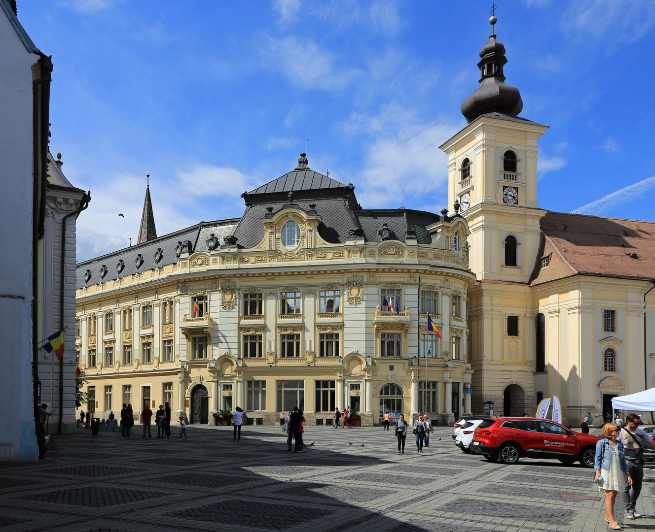 rathaus und katholische kirche