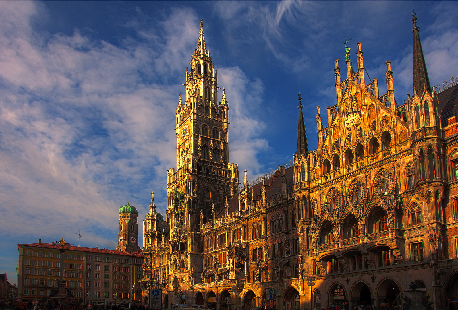 rathaus und kirche