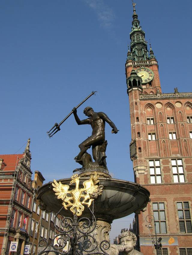 Rathaus und Neptunbrunnen in Danziger - Altstadt