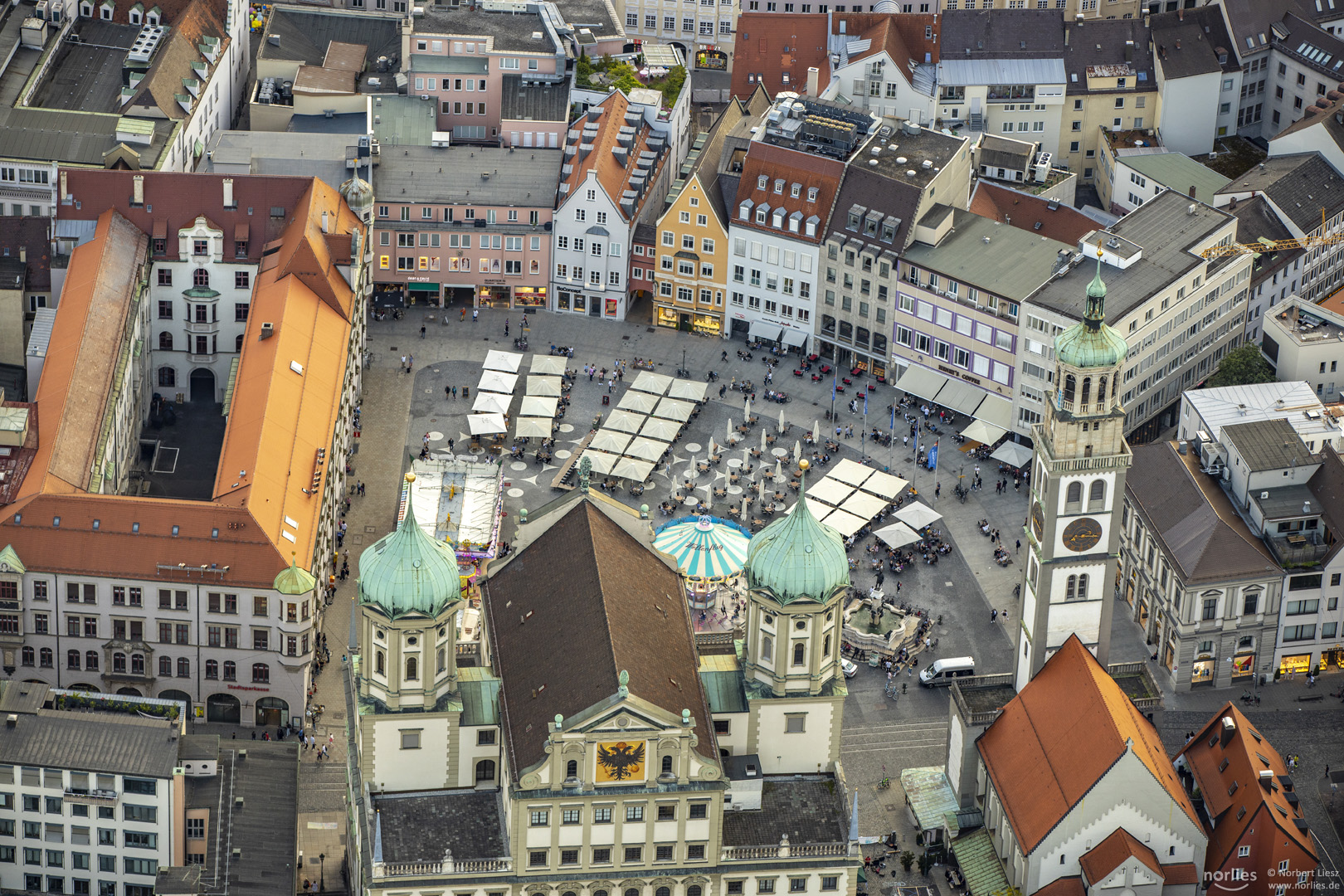 Rathaus und Rathausplatz und Perlachturm