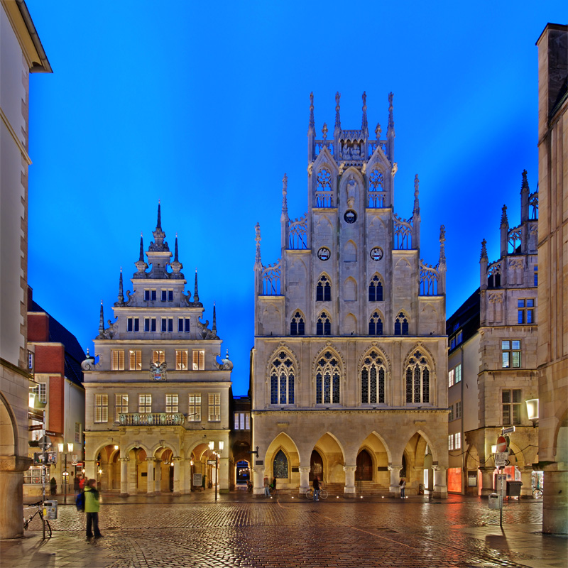 Rathaus und Stadtweinhaus (2)