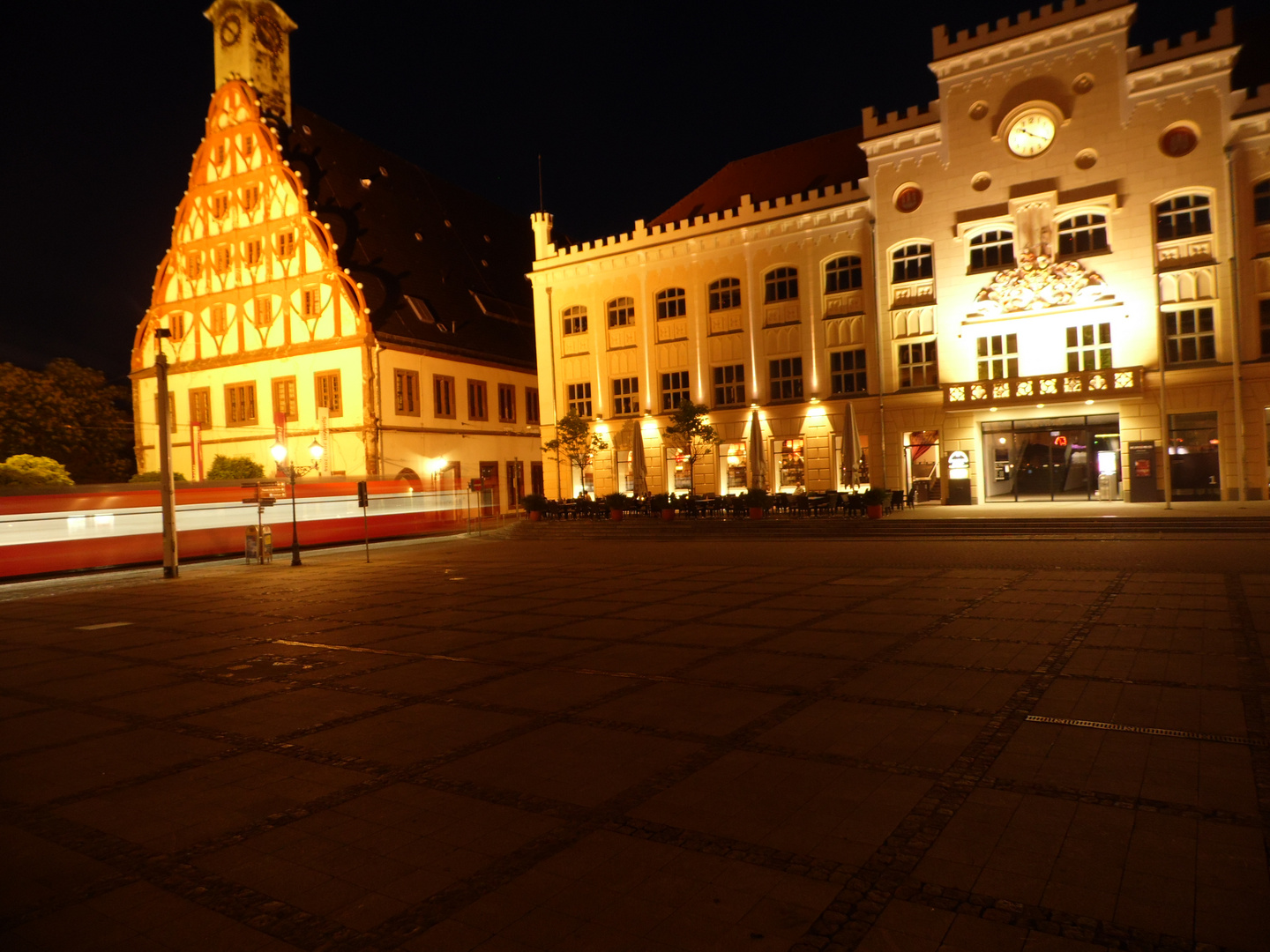 Rathaus und Theater