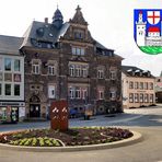 Rathaus und Wappen von Saarburg