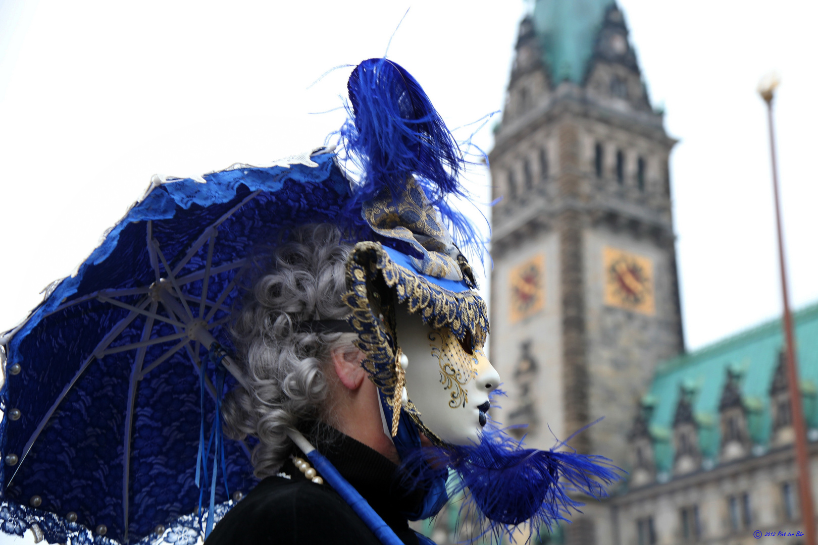 Rathaus unter Masken