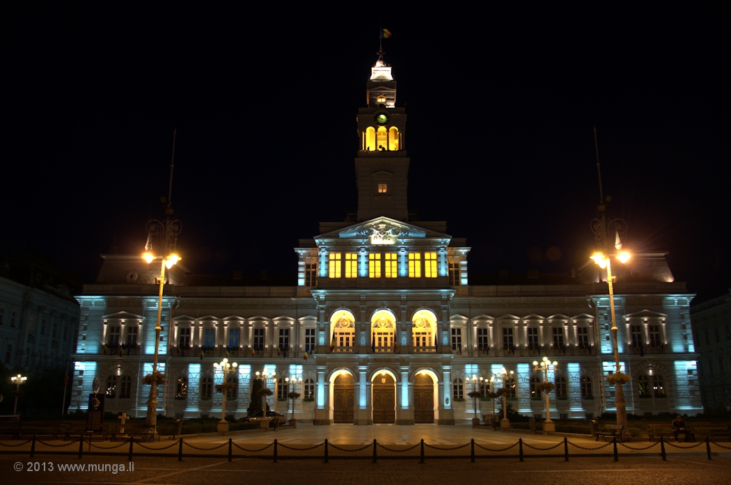 Rathaus von Arad bei Nacht