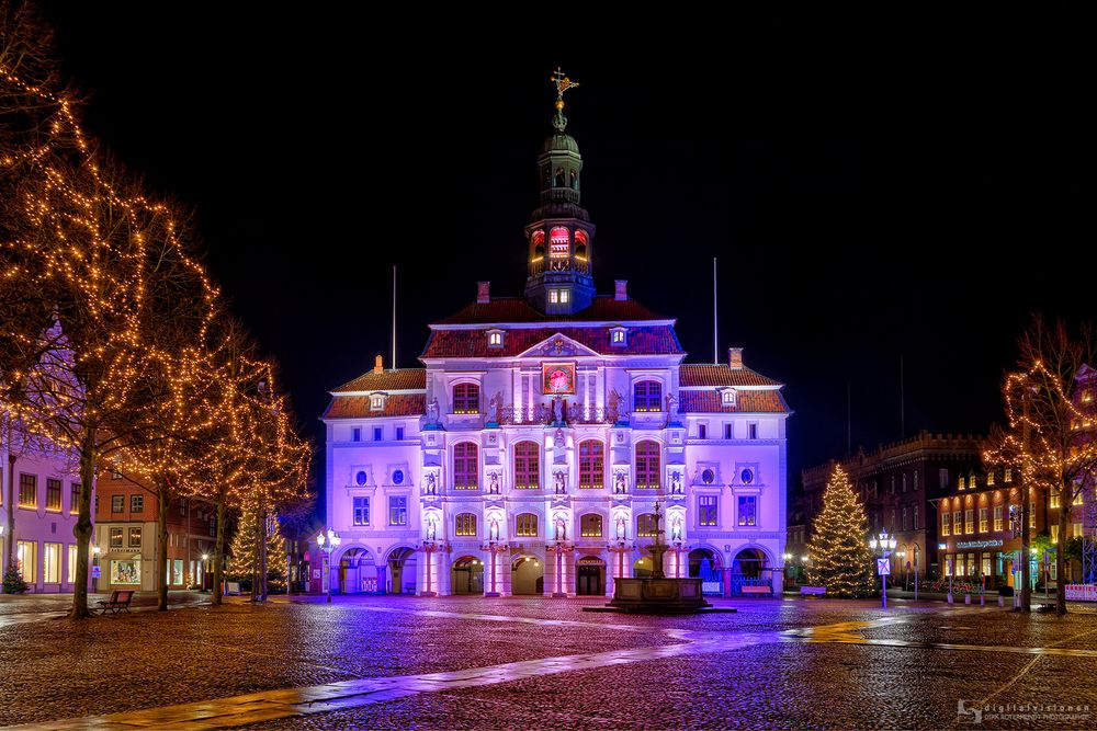 Rathaus zu Lüneburg im Advent 2020