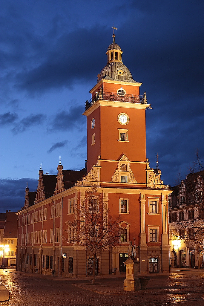 Rathaus zu Ostern 2010