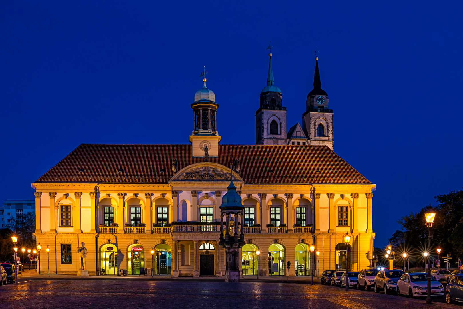 Rathaus zur blauen Stunde