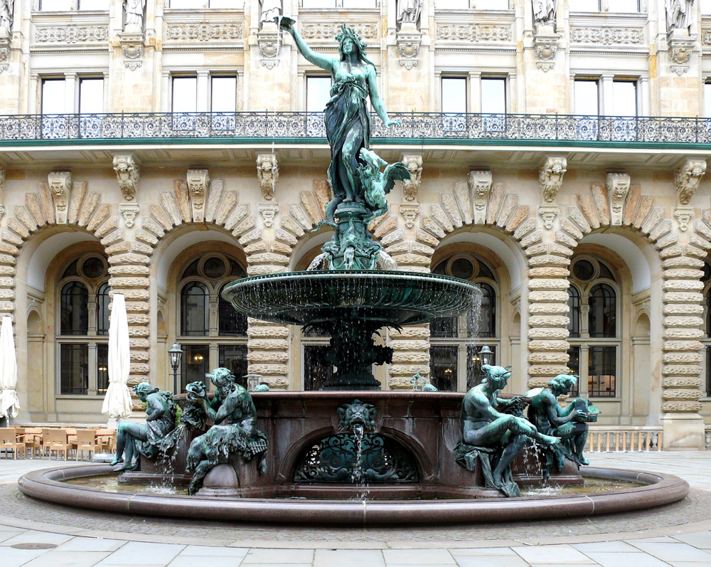 Rathausbrunnen in Hamburg