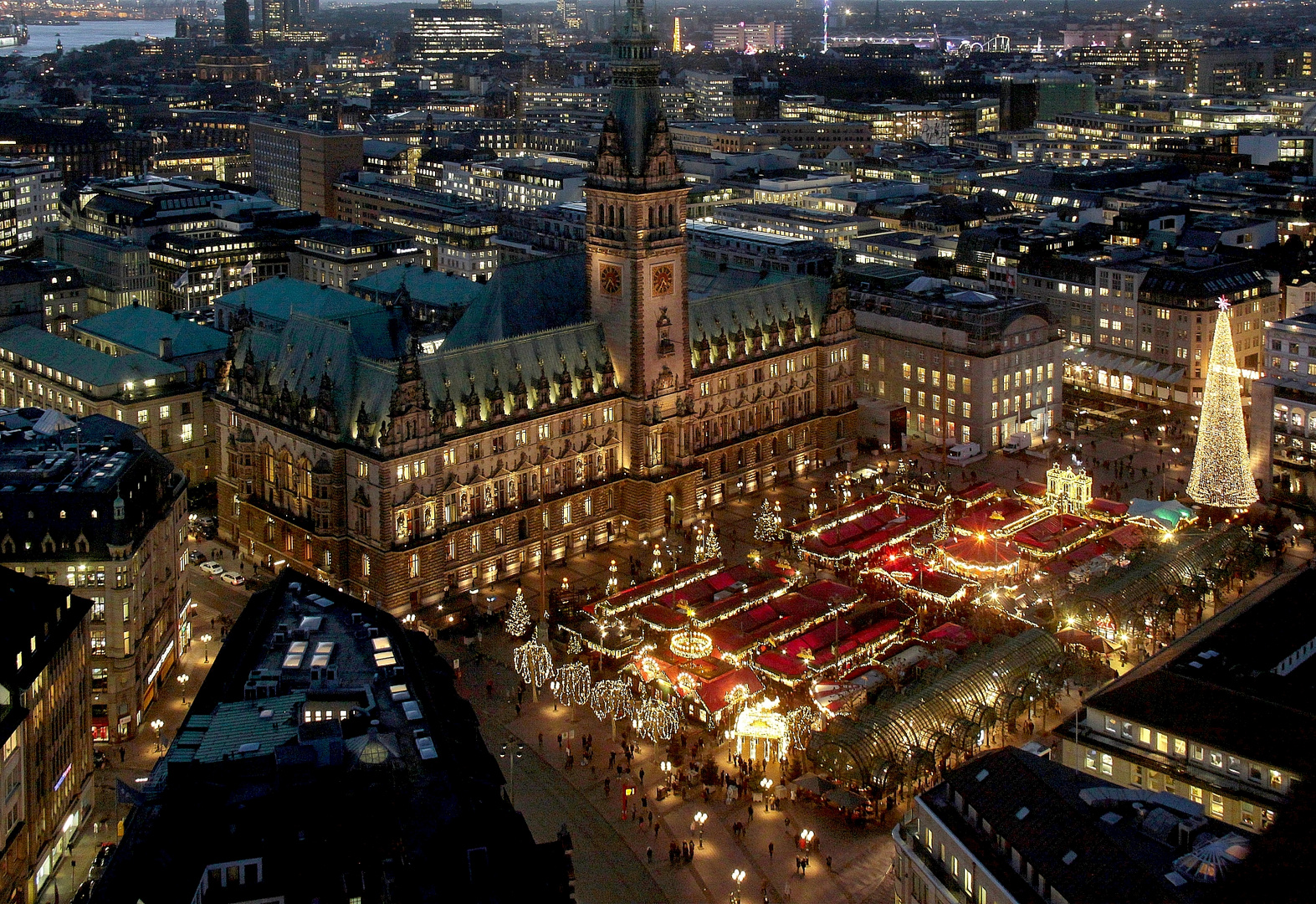 Rathausmarkt @ Night