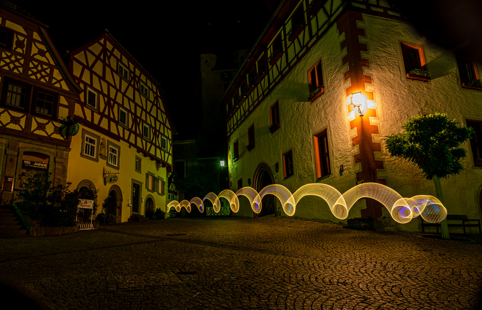 Rathausplatz bei Nacht 