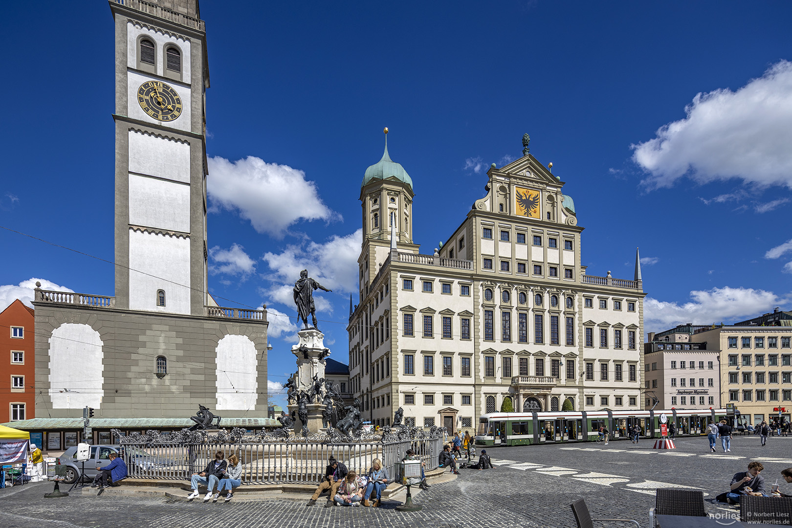 Rathausplatz mit Augustusbrunnen