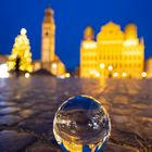 Rathausplatz mit Glaskugel