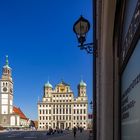 Rathausplatz mit Straßenlicht