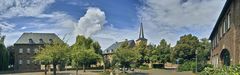 Rathausplatz Niederzier im Sommer