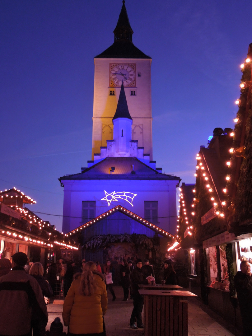 Rathausturm  in Blau