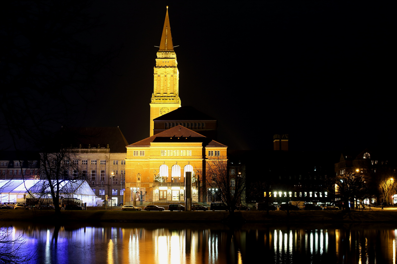 Rathausturm und Opernhaus Kiel